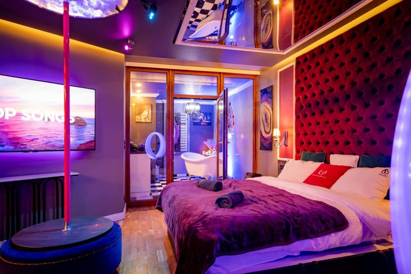 Romantyczny Pobyt w Apartamencie Pink (1 Noc, 2 Osoby) | Secret Room | Gdańsk