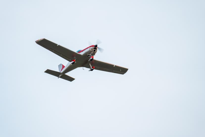 Akrobatyczny Lot Samolotem z Elementami Pilotażu (20 minut) | Poznań (okolice)