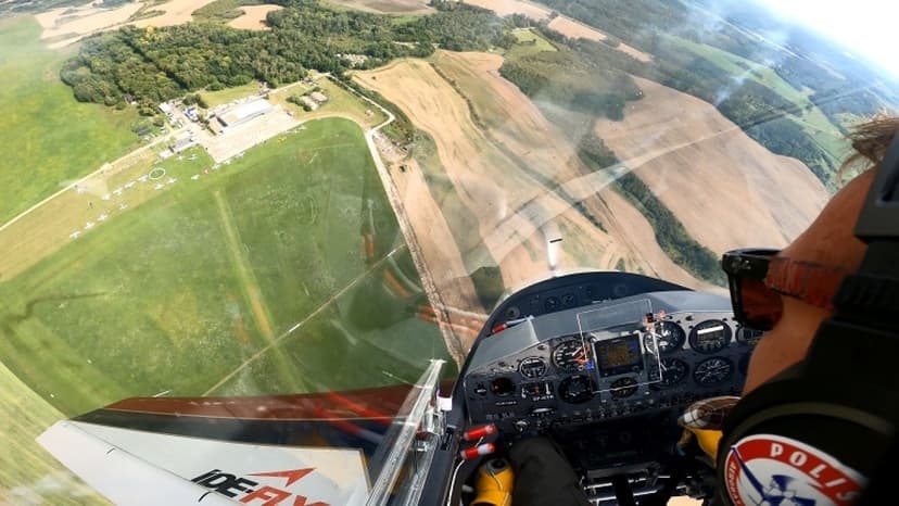 Akrobatyczny Lot Samolotem z Elementami Pilotażu (20 minut) | Leszno