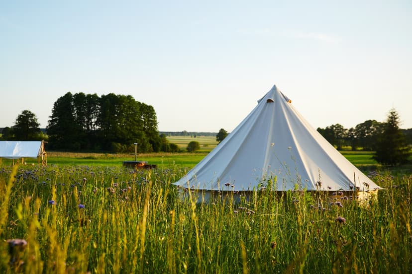 Wakacyjny Weekend w Namiocie (2 Noce, 2 Osoby) | bosco glamping | Modrzewek