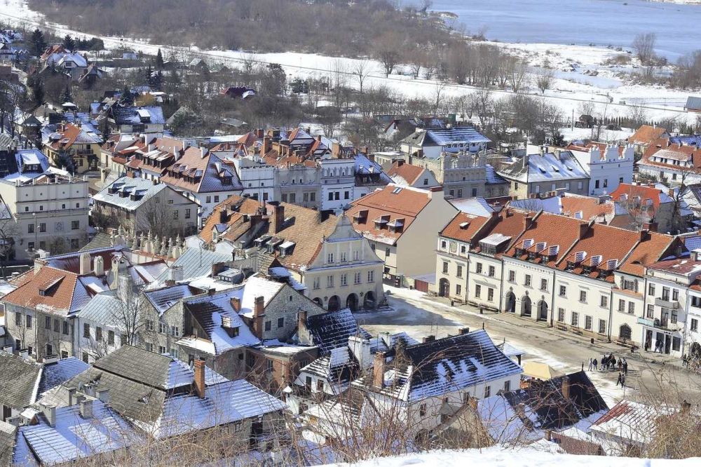 Widok na Kazimierz Dolny z lotu ptaka, zima