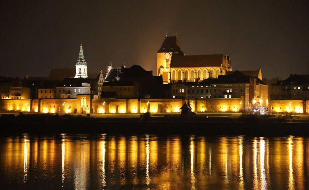 Widok na Stare Miasto w Toruniu ze strony Wisły